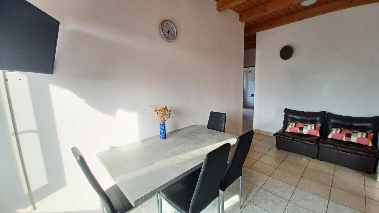 Apartments & Rooms Mila Banjol Luaran gambar