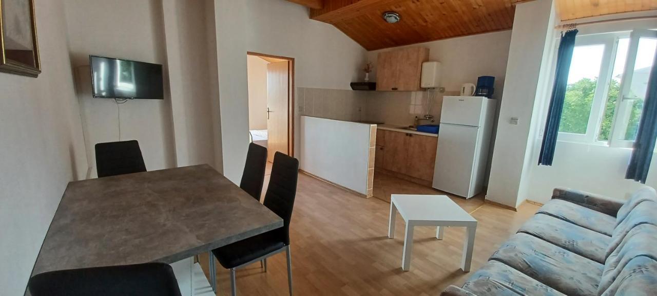 Apartments & Rooms Mila Banjol Luaran gambar